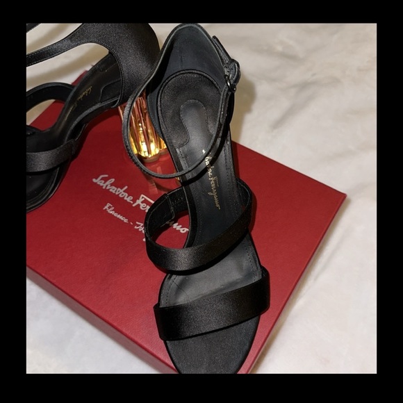 Salvatore Ferragamo caged flower heels - Picture 2 of 7